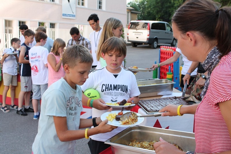 Village Camps International Summer Camp Leysin, Switzerland 2025-08-09 https://www.villagecamps.com/journals_admin/images/700-19-intl night (69).jpg